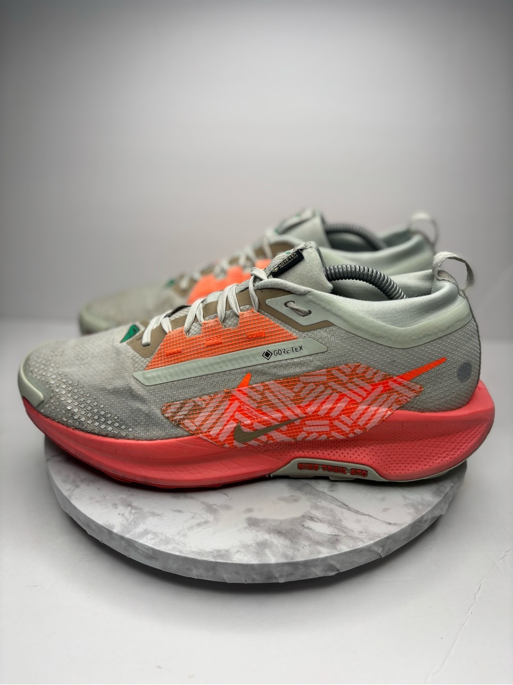 Size 10.5-Nike Pegasus Trail 5 GORE-TEX trail running shoes